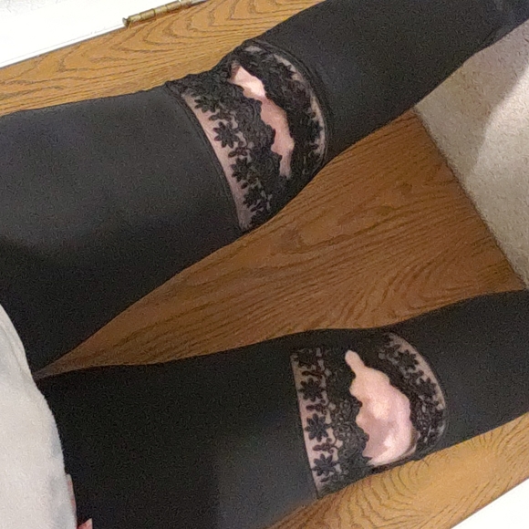 ♥️New boutique cut out lace leggings - Picture 12 of 12